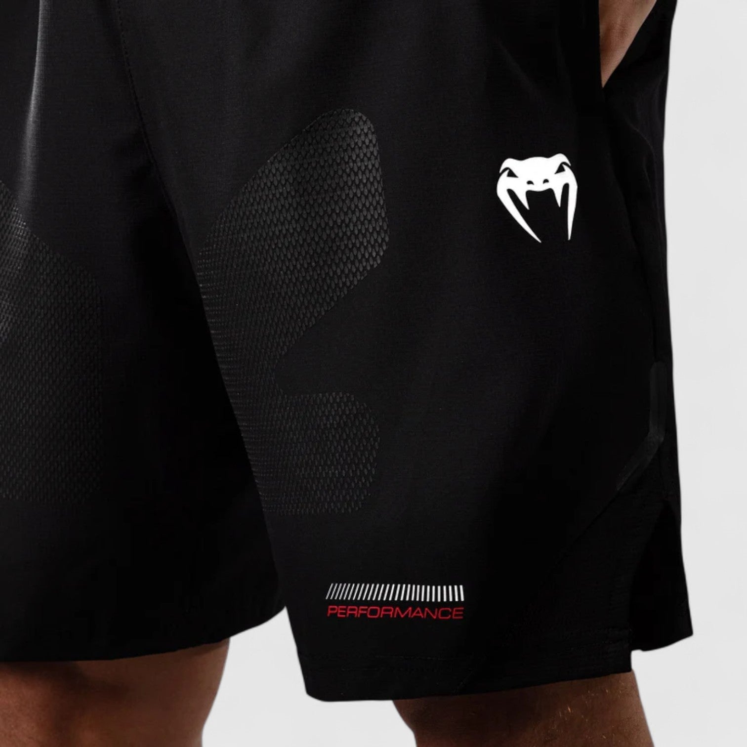 VENUM Tactical XT Fight Shorts - Svart og rød - CombatStore.no