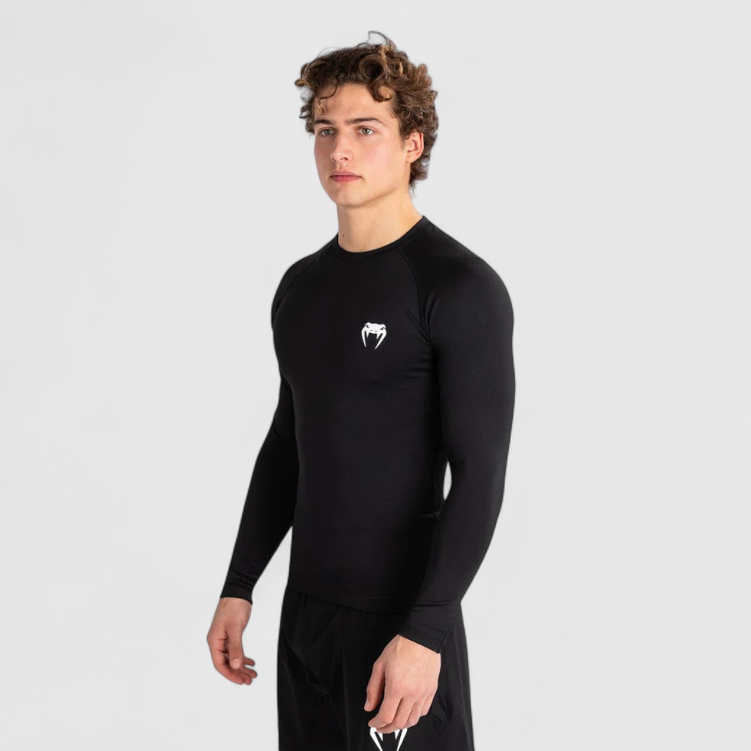 VENUM Contender rashguard med lange armer - CombatStore.no