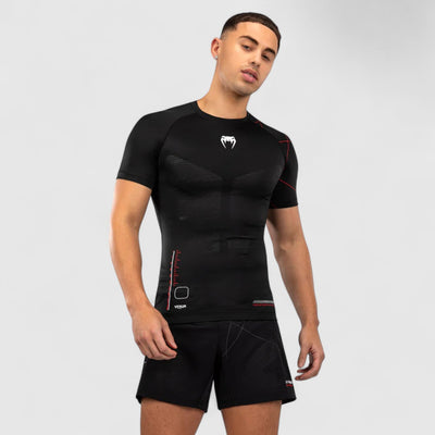 VENUM Tactical XT Rashguard med korte ermer Svart og Rød - CombatStore.no